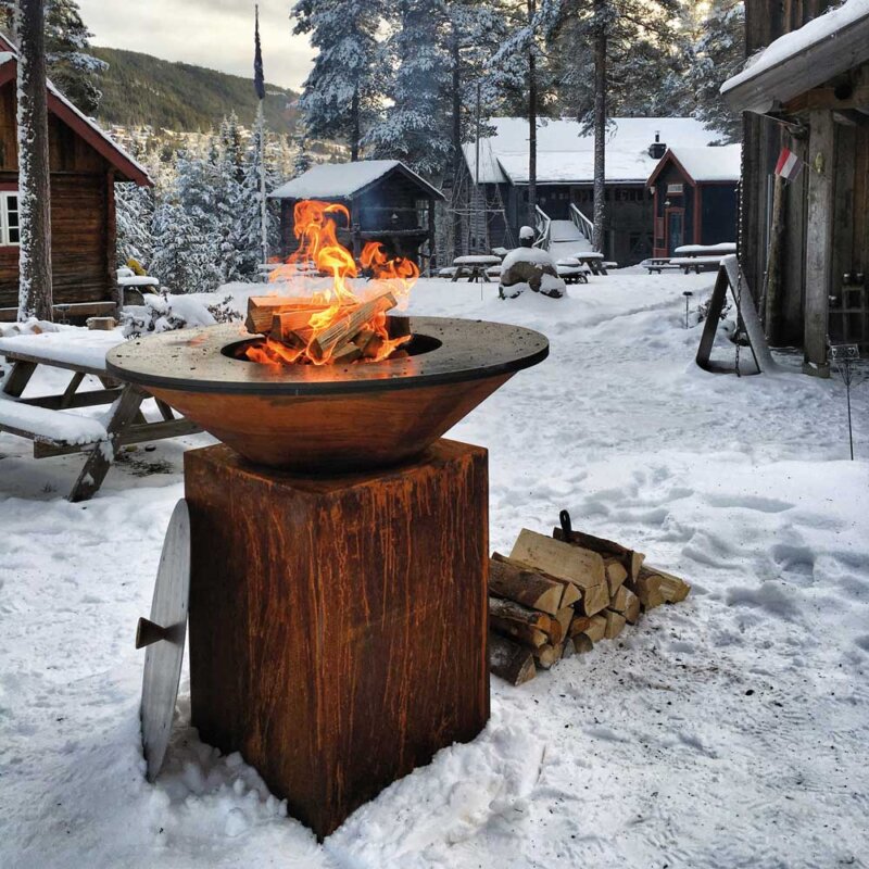 Ofyr Winterromantik mit Feuer Grillen auf der Feuerplatte